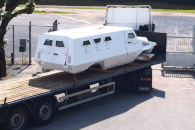 Envoi d’une caisse de véhicule blindé / Armored vehicle body shipment