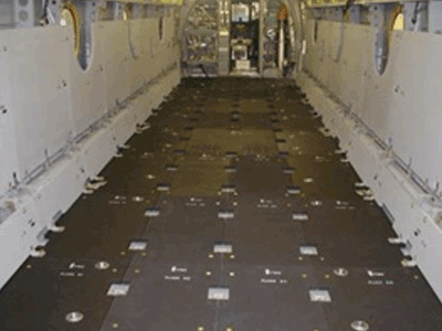 Plancher blindé modulaire installé dans le véhicule / Modular armored floor installed inside the aircraft